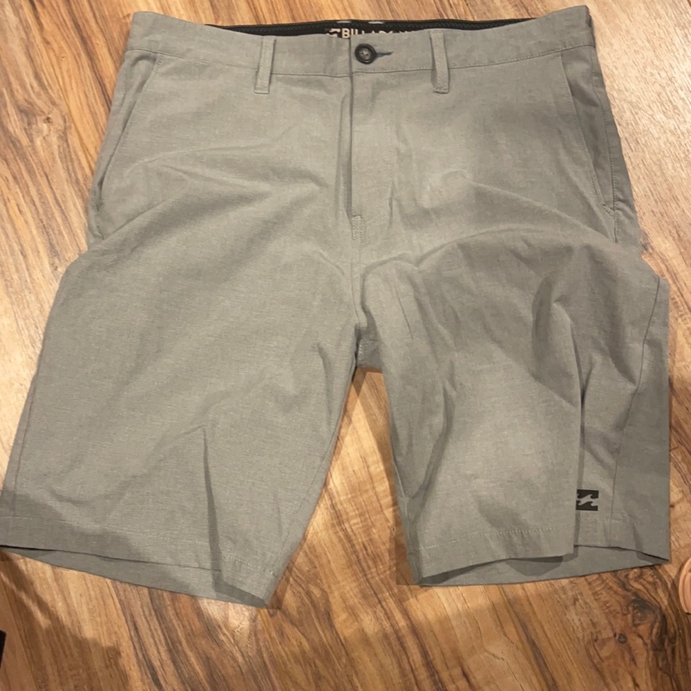 MENS BILLABONG HYBRIDS SIZE 33